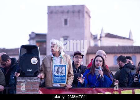 Rom, Italien. 14. Januar 2023. Sit-in in Rom organisiert von Pietro Orlandi, dem Bruder von Emanuela Orlandi, einer Vatikanischen Bürgerin, die am 22. Juni 1983 auf mysteriöse Weise verschwand, die heute, am 14. Januar 2023, 55 geworden wäre. (Foto: Matteo Nardone/Pacific Press) Kredit: Pacific Press Media Production Corp./Alamy Live News Stockfoto