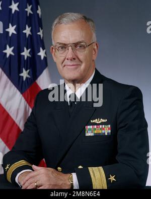 Offizielles Foto der US-Marine von RDML (Lower Half, Line) G. Judson Scott Jr., Stellvertretender Befehlshaber, Submarine Force, USA Atlantikflotte. (Reserve). Basis: Washington State: District of Columbia (DC) Land: Vereinigte Staaten von Amerika (USA) Stockfoto