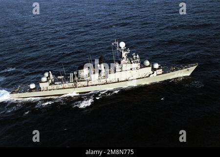 Steuerbordansicht des Marineschiffs DER Republik Korea CHON NAM (FF-957), das am Ende der Übung RIMPAC '98 nach Hawaii zurückkehrt. Betreff Betrieb/Serie: RIMPAC '98 Land: Pazifik (POC) Stockfoto