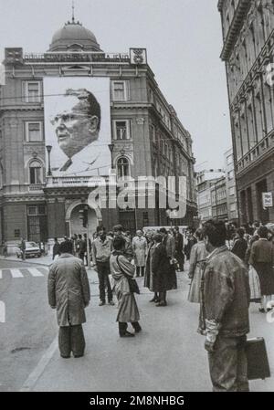 Jugoslawien: 4. Mai um 3-05 Uhr - Sirenen signalisieren eine Schweigeminute zu Ehren von Josip Broz Tito - Schweigeminute in Sarajewo Stockfoto