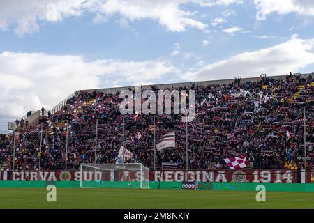 Reggio Calabria, Italien. 14. Januar 2023. Fans von Reggina während Reggina 1914 gegen SPAL, italienisches Fußballspiel Serie B in Reggio Calabria, Italien, Januar 14 2023 Kredit: Independent Photo Agency/Alamy Live News Stockfoto