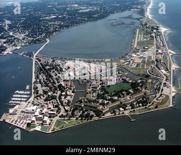 Aerial of Fort Monroe, erbaut an der Spitze der südöstlichen Halbinsel Virginias, Heimat des TRADOC (Armys Training and Doctrine Command). Fort Monroe in Hampton, in der Nähe von Norfolk, Virginia Beach, Yorktown, Newport News, Und Williamsburg. Basis: Hampton State: Virginia (VA) Land: Vereinigte Staaten von Amerika (USA) Stockfoto