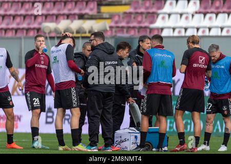 Reggio Calabria, Italien. 14. Januar 2023. Reggina wärmt sich während des Spiels Reggina 1914 vs SPAL, italienischer Fußball Serie B in Reggio Calabria, Italien, Januar 14 2023 Kredit: Independent Photo Agency/Alamy Live News Stockfoto