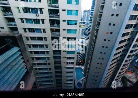 Panama City, Panama - dezember 2022 wunderschöner Blick aus der Vogelperspektive auf Panama City und seine Wolkenkratzer. sonnenaufgang. Hochwertiges Foto Stockfoto