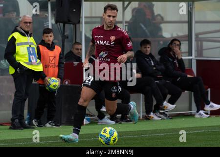 Reggio Calabria, Italien. 14. Januar 2023. Ricci Federico Reggina trägt den Ball beim Spiel Reggina 1914 gegen SPAL, italienischer Fußball Serie B in Reggio Calabria, Italien, Januar 14 2023 Kredit: Independent Photo Agency/Alamy Live News Stockfoto