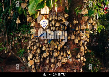 Berühmte große Buddha-Wunschglocken, Phuket, Thailand. Hochwertiges Foto Stockfoto