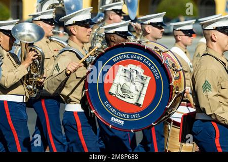 San Diego, Kalifornien, USA. 6. Januar 2023. Die USA Marines Corps Band, San Diego, tritt während eines Passes in Rückschau auf während der Abschlussfeier der Fox Company, 2. Recruit Training Battalion, im Marine Corps Recruit Depot San Diego, Januar. 6, 2023. Der Abschluss vom Boot Camp ist der Höhepunkt nach einer 13-wöchigen Ausbildung der Rekruten, bevor die neuen Marines ihre jeweiligen Marine Occupational Specialty Schulen besuchen. Kredit: USA Marines/ZUMA Press Wire Service/ZUMAPRESS.com/Alamy Live News Stockfoto