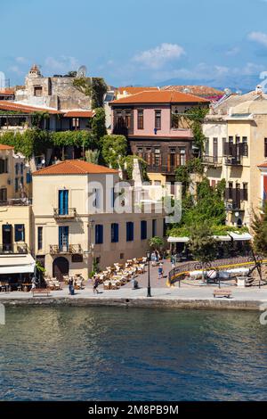 Gebäude entlang der Promenade von Chania, Kreta Stockfoto