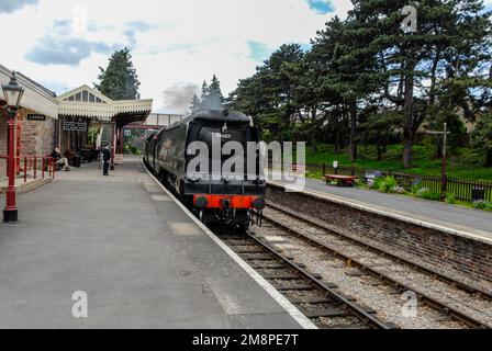 Eine 1945 gebaute 34007 Dampflok am Bahnhof Winchcombe in den Cotswolds in Großbritannien. Es ist Teil des Erbes der Gloucestershire Warwickshire Ste Stockfoto