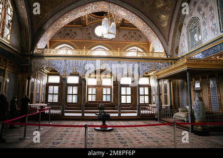 ISTAMBUL, TÜRKEI - SEP 2022: Dies ist die Halle im Harem des Topkapi-Palastes. Hochwertiges Foto Stockfoto