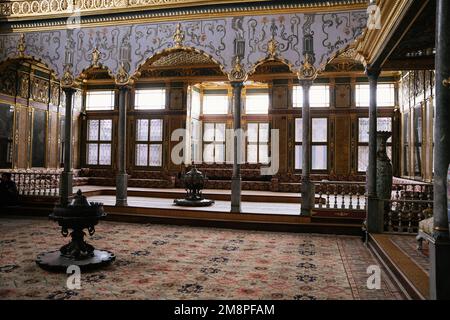 ISTAMBUL, TÜRKEI - SEP 2022: Dies ist die Halle im Harem des Topkapi-Palastes. Hochwertiges Foto Stockfoto