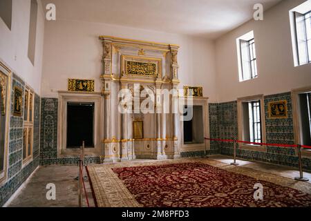 ISTAMBUL, TÜRKEI - SEP 2022: Dies ist die Halle im Harem des Topkapi-Palastes. Hochwertiges Foto Stockfoto