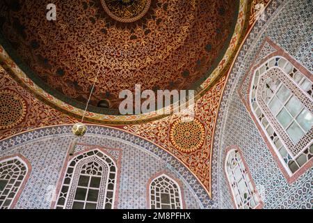 ISTAMBUL, TÜRKEI - SEP 2022: Dies ist die Halle im Harem des Topkapi-Palastes. Hochwertiges Foto Stockfoto