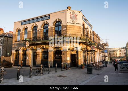Der Rutland Arms Pub neben der Themse in Hammersmith, West London, England, Großbritannien Stockfoto