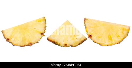 Ananashälften und ein Viertel. Isoliert. Stockfoto
