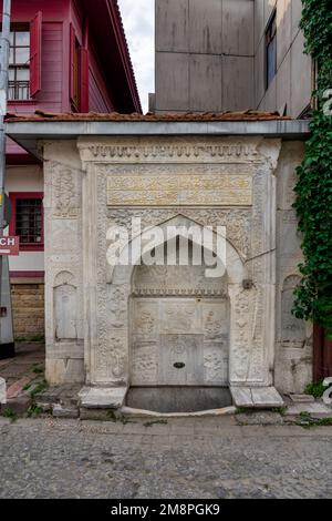 Marmorgeformter Trinkbrunnen, auch Sabil, in der Nähe des Sultanahmet-Platzes, des Fatih-Viertels, Istanbul, Türkei Stockfoto