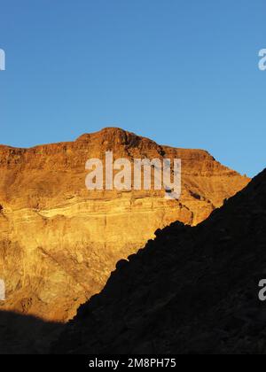 Berge in Licht und Schatten Stockfoto