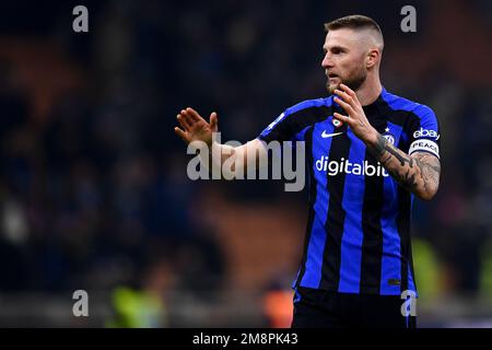 Mailand, Italien. 14. Januar 2023 Mailand Skriniar vom FC Internazionale zeigt am Ende des Fußballspiels der Serie A zwischen dem FC Internazionale und dem FC Hellas Verona. Kredit: Nicolò Campo/Alamy Live News Stockfoto