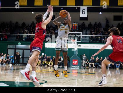 Januar 14 2023 Moraga CA, USA Der San Francisco Wachmann Khalil Shabazz (0) schießt den Ball während des NCAA Männer Basketballspiels zwischen den San Francisco Dons und den Saint Mary's Gaels. Saint Mary's besiegte San Francisco 78-61 im war Memorial Gym San Francisco Calif Thurman James/CSM Kredit: CAL Sport Media/Alamy Live News Stockfoto