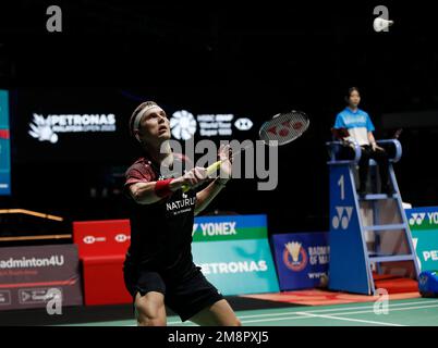 Kuala Lumpur, Malaysia. 15. Januar 2023. Viktor Axelsen von Denkmark spielt gegen Kodai Naraoka von Japan während des Finalspiels der Männer bei den Petronas Malaysia Open 2023 in der Axiata Arena. Viktor Axelsen von Denkmark gewann mit Punkten; 21/21 : 6/15 Kredit: SOPA Images Limited/Alamy Live News Stockfoto