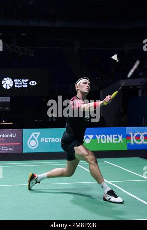 Kuala Lumpur, Malaysia. 15. Januar 2023. Viktor Axelsen aus Dänemark tritt am 15. Januar 2023 bei der Malaysia Open 2023 in Kuala Lumpur, Malaysia, beim Finalspiel der MännerSingles gegen Naraoka Kodai aus Japan an. Kredit: Zhu Wei/Xinhua/Alamy Live News Stockfoto