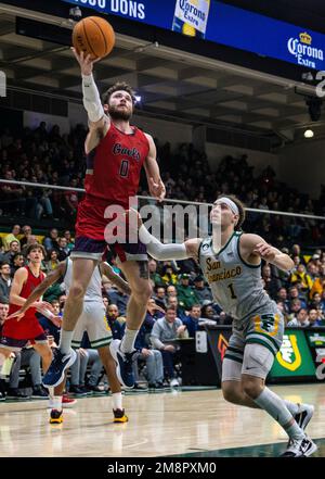 Januar 14 2023 Moraga CA, USA St. Mary's Guard Logan Johnson (0) fährt während des NCAA Männer Basketballspiels zwischen den San Francisco Dons und den Saint Mary's Gaels zum Basketball. Saint Mary's besiegte San Francisco 78-61 im war Memorial Gym San Francisco Calif Thurman James/CSM Kredit: CAL Sport Media/Alamy Live News Stockfoto