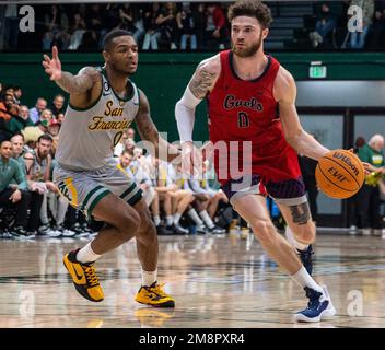 Januar 14 2023 Moraga CA, USA St. Mary's Guard Logan Johnson (0) fährt während des NCAA Männer Basketballspiels zwischen den San Francisco Dons und den Saint Mary's Gaels zum Basketball. Saint Mary's besiegte San Francisco 78-61 im war Memorial Gym San Francisco Calif Thurman James/CSM Kredit: CAL Sport Media/Alamy Live News Stockfoto