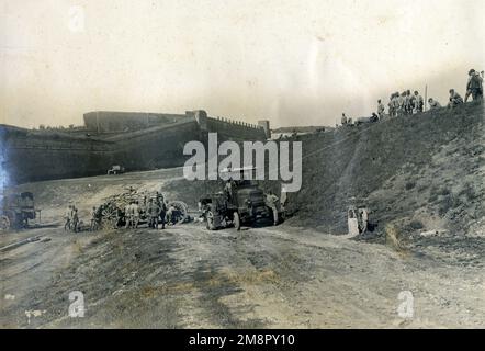 Italienische Soldaten, die den frühen Fiat Truck Nord von Italien benutzen, ca. 1915 Stockfoto