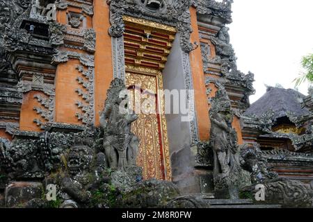 Indonesien Bali - Ubud Saraswati Tempel - Haupteingang Stockfoto