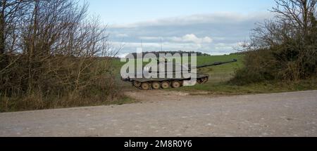 Nahaufnahme eines FV4034 Challenger 2 ii Hauptschlachtkörpers der britischen Armee in Aktion bei einer militärischen Kampfübung, Wiltshire UK Stockfoto