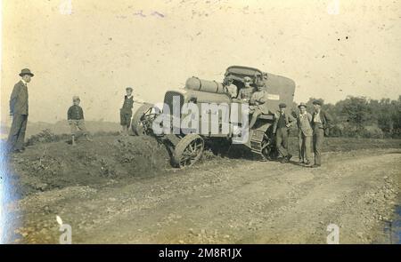 Italienische Soldaten, die den frühen Fiat Truck Nord von Italien benutzen, ca. 1915 Stockfoto