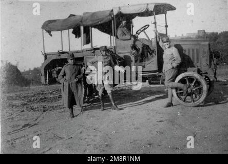 Italienische Soldaten, die den frühen Fiat Truck Nord von Italien benutzen, ca. 1915 Stockfoto