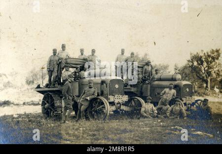 Italienische Soldaten, die den frühen Fiat Truck Nord von Italien benutzen, ca. 1915 Stockfoto