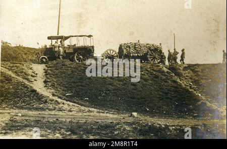 Italienische Soldaten, die den frühen Fiat Truck Nord von Italien benutzen, ca. 1915 Stockfoto