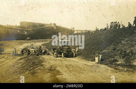 Italienische Soldaten, die den frühen Fiat Truck Nord von Italien benutzen, ca. 1915 Stockfoto