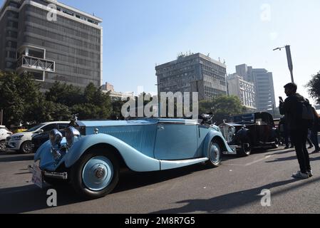 Neu-Delhi, Indien. 15. Januar 2023. Oldtimer standen bereit, um an der 56. Ausgabe der Statesman Vintage & Classic Car Rally teilzunehmen. (Foto: Sondeep Shankar/Pacific Press) Kredit: Pacific Press Media Production Corp./Alamy Live News Stockfoto