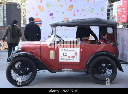 Neu-Delhi, Indien. 15. Januar 2023. Ein 1930 hergestellter Austin, der an der 56. Ausgabe der Statesman Vintage & Classic Car Rally teilnimmt. (Foto: Sondeep Shankar/Pacific Press) Kredit: Pacific Press Media Production Corp./Alamy Live News Stockfoto