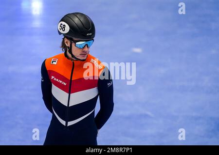 DANZIG, POLEN - JANUAR 15: Jens van 't Wout aus den Niederlanden, bevor er während der ISU-Europameisterschaft auf der Halla Victoria am 15. Januar 2023 in Danzig, Polen, an den Finalen des 1000m. Quartals der Männer teilnahm (Foto: Andre Weening/Orange Pictures) Stockfoto