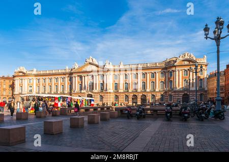 Ein Markt, Place du Capitole auf dem gleichnamigen Platz, an einem Wintertag in Toulouse, Occitanie, Frankreich Stockfoto