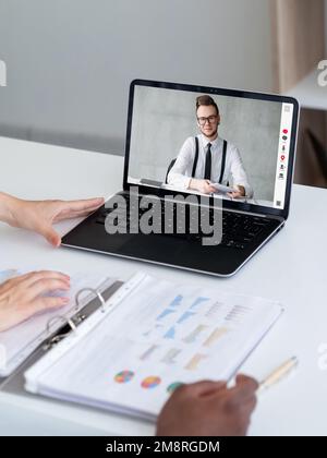 Videokonferenzen, Geschäftsleute, die online arbeiten Stockfoto