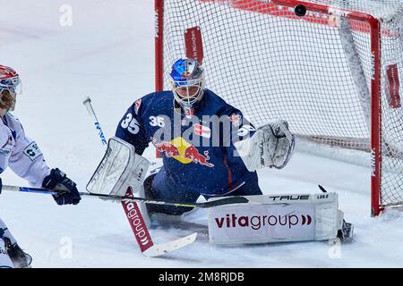 2022/23 DEL | RB München gegen Schwenninger Wild Wings. NIEDERBERGER Mathias (RB München RBM35) Stockfoto