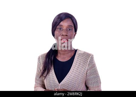 Porträt einer schönen, selbstbewussten, reifen afrikanerin, die in die Kamera schaut. Stockfoto