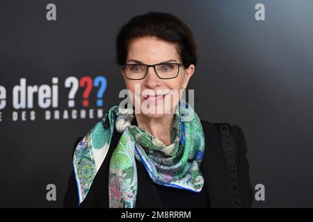 Gudrun LANDGREBE (Schauspielerin) Einzelbild, Einzelmotiv, Porträt, Porträt, Porträt. Red Carpet, Red Carpert Weltpremiere der DREI ??? ? ERBE DES DRACHEN am 15. Januar 2023 im Mathaeser-Kino in München. ? Stockfoto