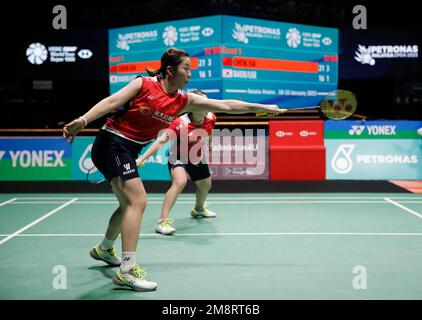 Kuala Lumpur, Malaysia. 15. Januar 2023. Chen Qing Chen und Jia Yi Fan (L) aus China spielen gegen Baek Ha Na und Lee Yu Lim aus Korea während des Finalspiels der Women Doubles bei den Petronas Malaysia Open 2023 in der Axiata Arena. Chen Qing Chen und Jia Yi Fan von China haben mit Punkten gewonnen; 21/21 : 16/10 Kredit: SOPA Images Limited/Alamy Live News Stockfoto