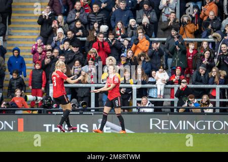 Leigh Sports Village, Manchester, Großbritannien. 15. Januar 2023. Damen Super League Football, Manchester United gegen Liverpool; Martha Thomas von Manchester United feiert ihr Tor für 5-0 in der 72.-minütigen Ausgabe: Action Plus Sports/Alamy Live News Stockfoto