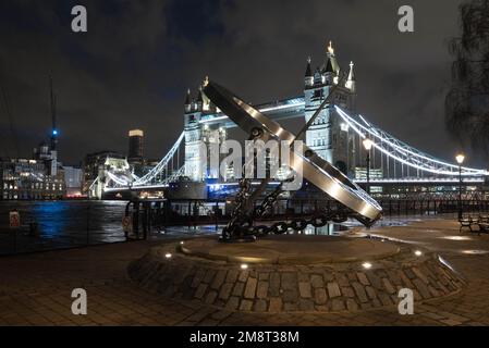 Uhr, Tower Bridge, London Stockfoto