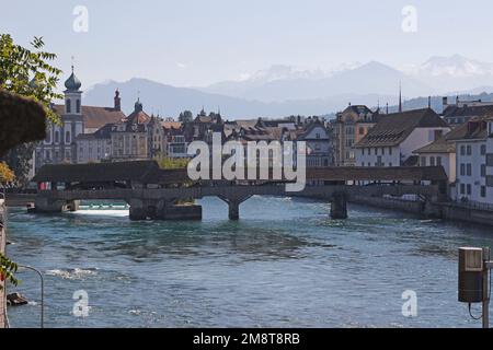 Flussufer in Luzern, Schweiz Stockfoto