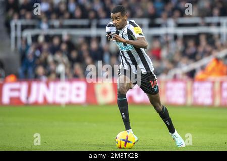 Newcastle upon Tyne, Großbritannien. 15. Januar 2023. NEWCASTLE UPON TYNE, ENGLAND - 15. JANUAR: Alexander Isak von Newcastle auf dem Ball während des Premier League-Spiels zwischen Newcastle United und Fulham FC in St. James Park am 15. Januar 2023 in Newcastle upon Tyne, Großbritannien. (Foto: Richard Callis/SPP) (Foto: Richard Callis/Sports Press Photo/C - FRIST VON EINER STUNDE - FTP NUR AKTIVIEREN, WENN BILDER WENIGER ALS EINE STUNDE ALT sind - Alamy) Guthaben: SPP Sport Press Photo. Alamy Live News Stockfoto