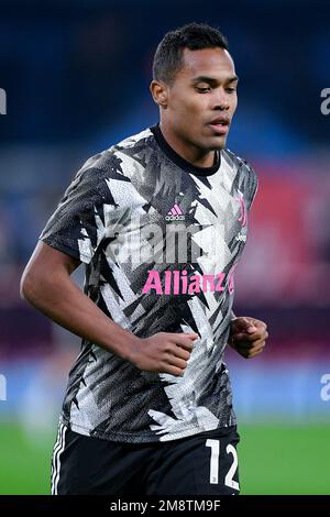 Alex Sandro vom FC Juventus sieht während des Spiels der Serie A zwischen Neapel und Juventus am 13. Januar im Stadio Diego Armando Maradona in Neapel, Italien zu Stockfoto