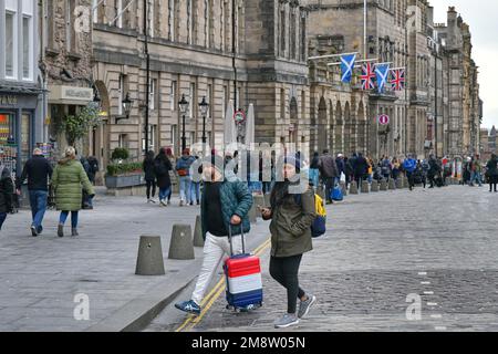 Edinburgh Scotland, Vereinigtes Königreich, 15. Januar 2023. Allgemeiner Blick auf die Royal Mile. Live-Nachrichten von sst/alamy Stockfoto